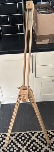 Folding wooden freestanding