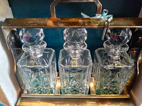 Bottle locking tantalus - locking,
