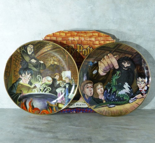 Royal doulton trio of - -,