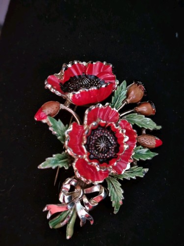 Signed brooch pin - brooch, exquisite