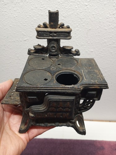 Vintage queen cast iron - queen, die