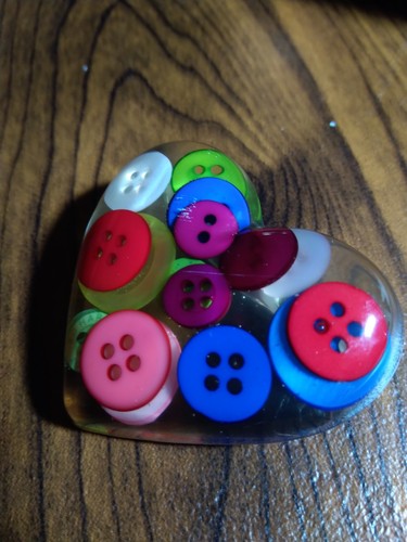 Button heart brooch resin - button,