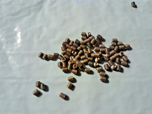 8 socket set screws - 1/8",