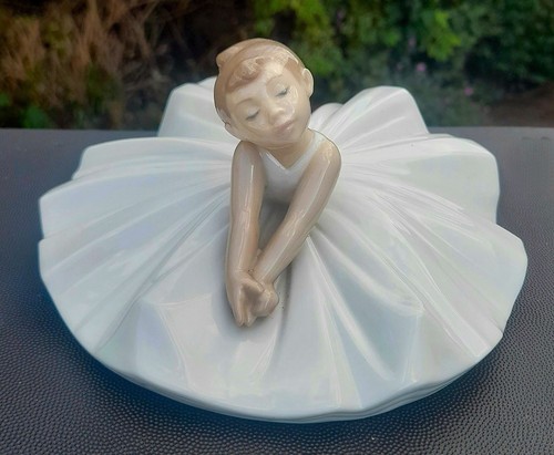 Nao lladro figurine - by,