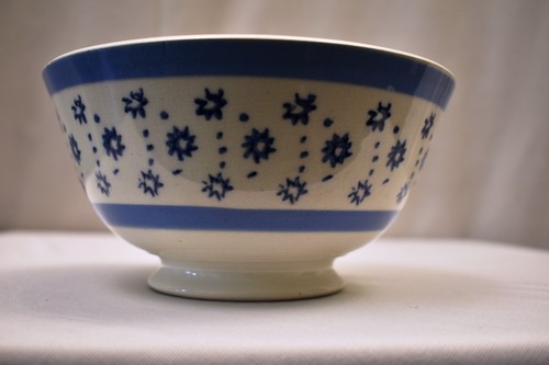 Vintage mocha ware bowl - mocha,