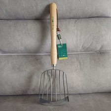 Burgon & Ball Potato Harvesting Scoop - RHS Endorsed Gardening Tool