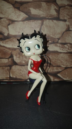 Rare 2002 betty boop sitting - rare,