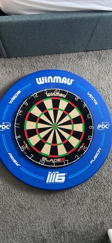 Winmau darts board and