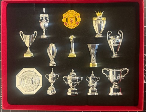 Manchester united pin badge - united,