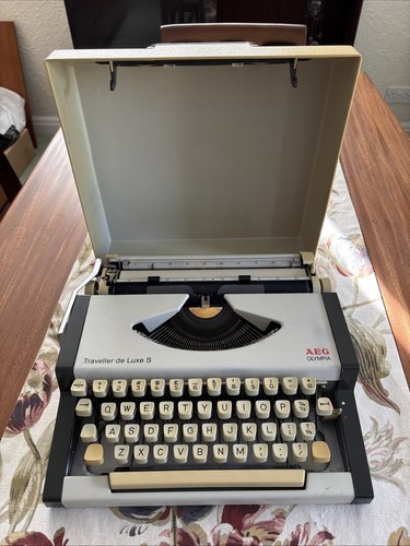 Vintage aeg olympia - aeg, traveller