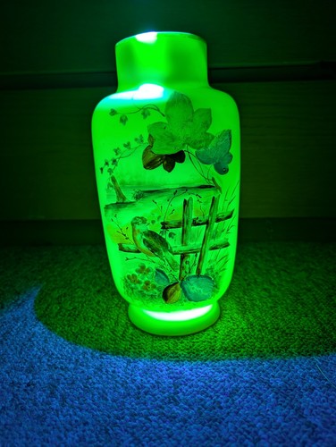 Antique opalescent reactive - opalescent, uv