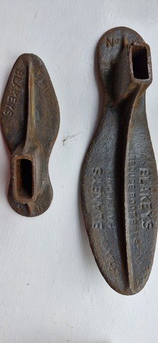 Cast iron blakey shoe lasts - ,