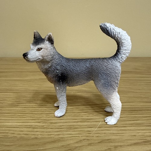 Schleich siberian female husky - female,