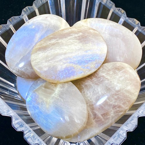 Natural moonstone palm stone - natural,