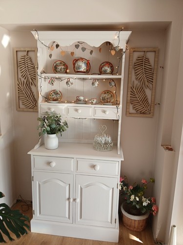 Cottage dresser - ,