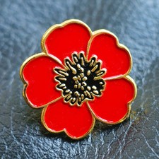 Red Poppies Badge Pin, Veteran, Lest we forget 2025 black /