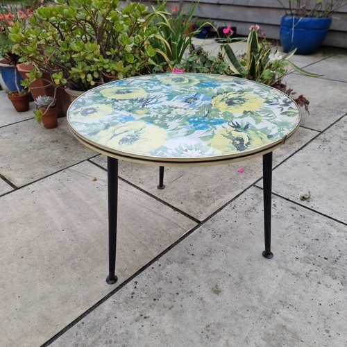 Retro round vintage kitsch - round,