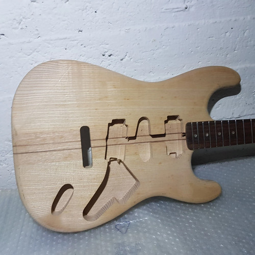 Neck through swamp ash - through,