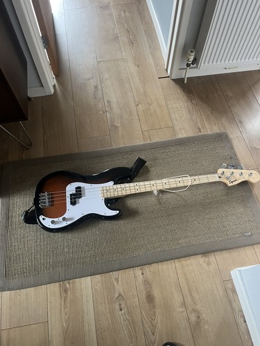 Fender squier bass - bass,