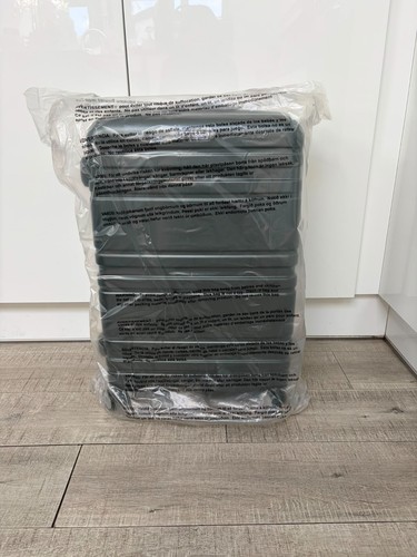 Medium hard samsonite suitcase - medium,