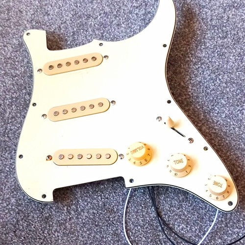 Vintage cream strat - cream, strat-style