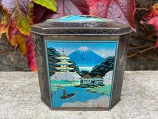 Beautiful Vintage Tea Tin.