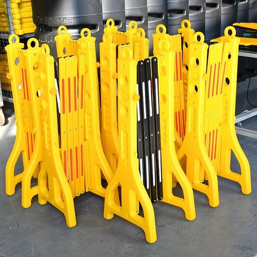 New expandable barricade - new,