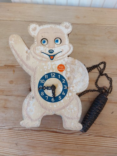 Vintage teddy snow crop - crop, wall