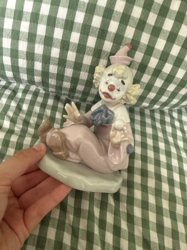 Lladro nao sitting - nao,
