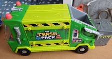 Green Trash pack dustbin lorry