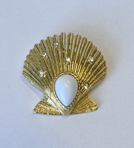 Vtg 1960s crown trifari ribbed - vtg,