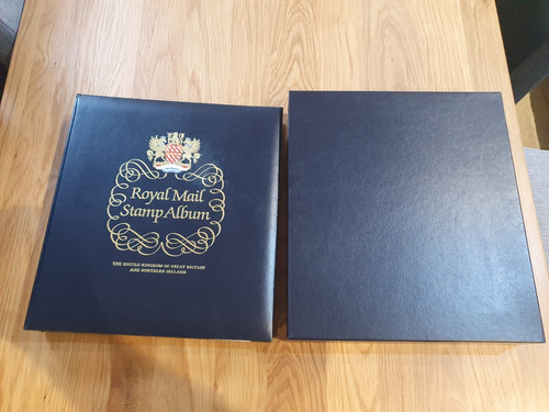 Royal mail stamp album - gb,