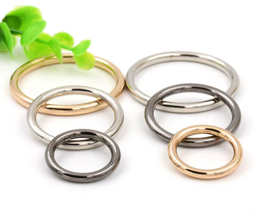 Round metal alloy rings - round,