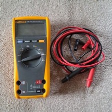 Fluke 175 Digital True RMS Multimeter