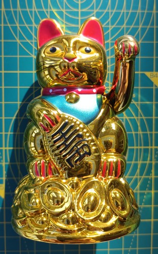 Gold lucky waving cat - waving,