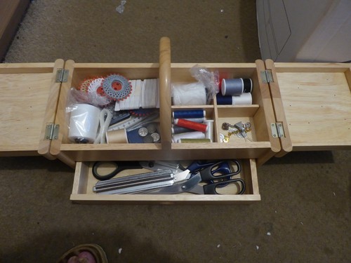 Wooden cantilever sewing - wooden,
