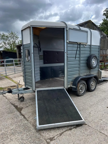 Wessex twin horse trailer - horse,