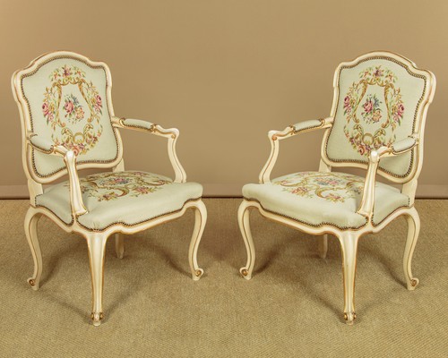 Pair louis style - pair,
