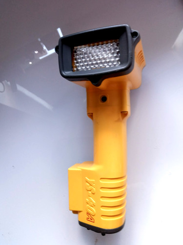 Sea yellow - &, sub