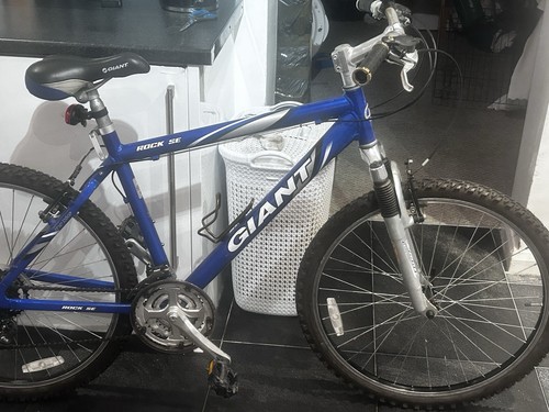 Giant rock mountain bike - rock,