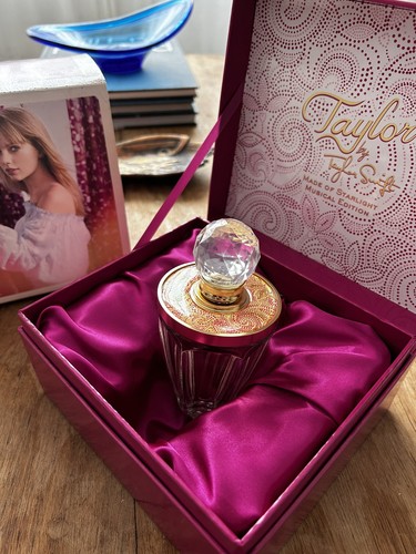 Taylor swift made - made, of