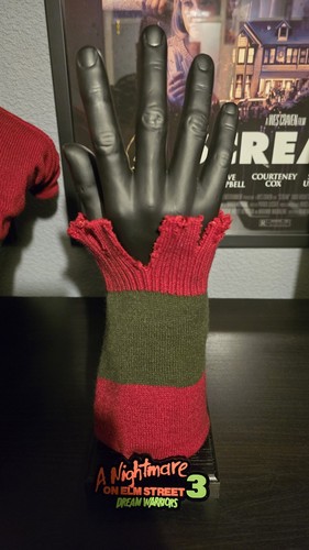 Nightmare elm street stand - on,