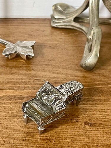 Vintage 800 silver - grand, piano