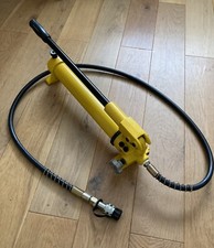 Hydraulic Hand Pump CP-700 With Hose Cylinder Ram Jack Puller  - UK SELLER!