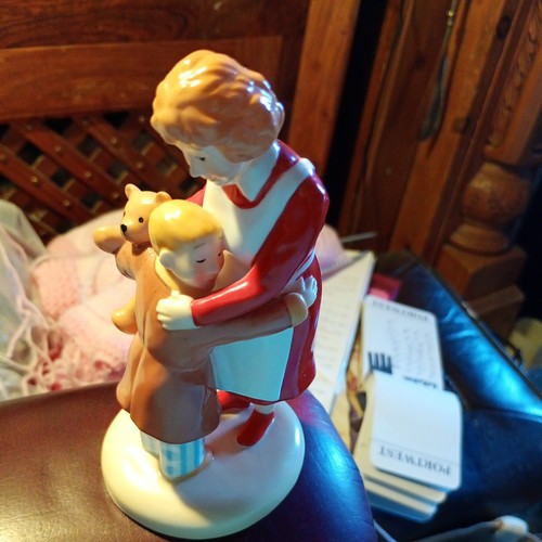 Coalport the snowman hug - coalport,