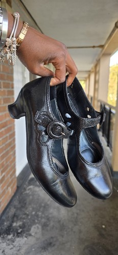 Pair black leather - of, mary