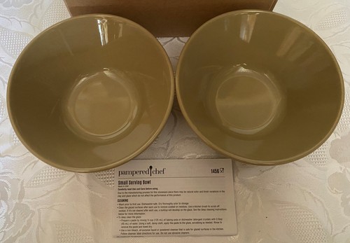 Pampered chef small - chef, sandstone
