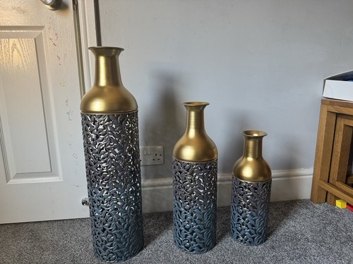 Set metal floor vases - of,