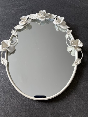 Vintage white oval wall - white,