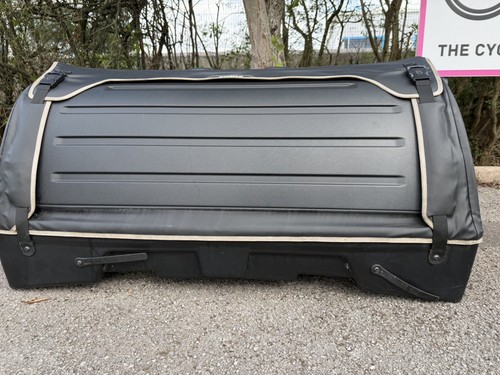 Thule onto tow bar cargo - bar,